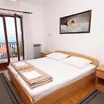 Apartman With A Parking Space - 6567 Novi Vinodolski