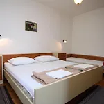 Apartman With A Parking Space - 6567 Novi Vinodolski