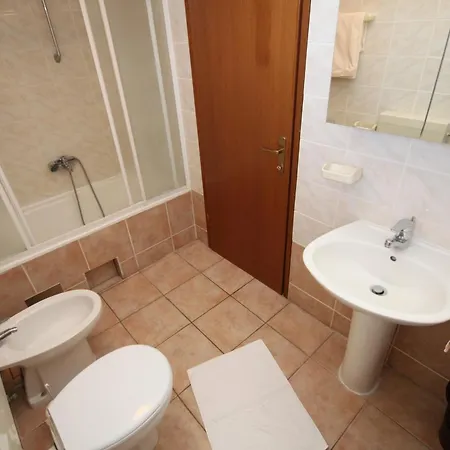 With A Parking Space - 6567 نوفي فينودولسكي