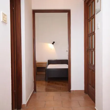 Apartman With A Parking Space - 6567 Novi Vinodolski