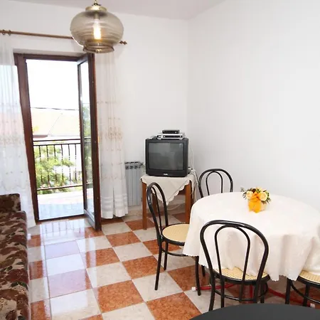 With A Parking Space - 6567