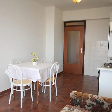 With A Parking Space - 6567 نوفي فينودولسكي