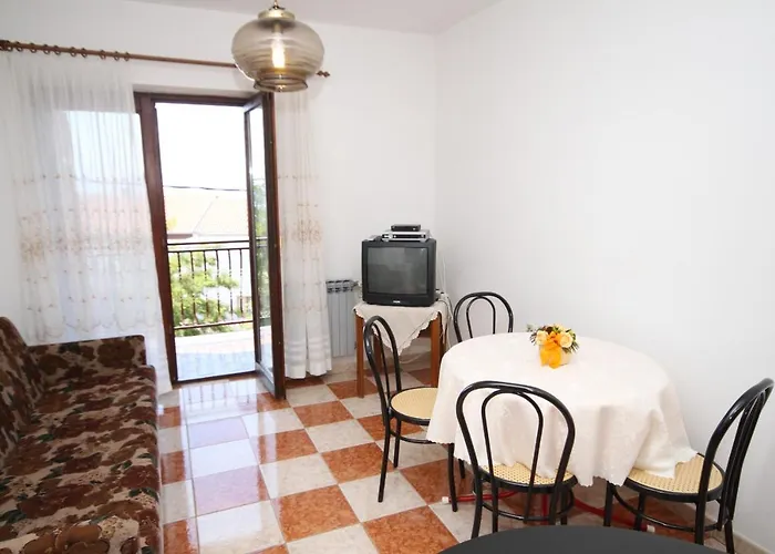 With A Parking Space - 6567